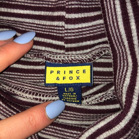 Prince and Fox turtle neck - Picture 2 of 2